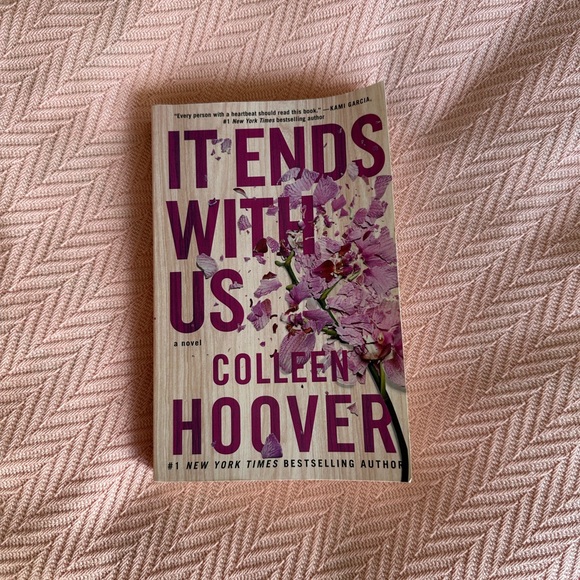 IT ENDS WITH US BY COLLEEN HOOVER - Picture 1 of 2